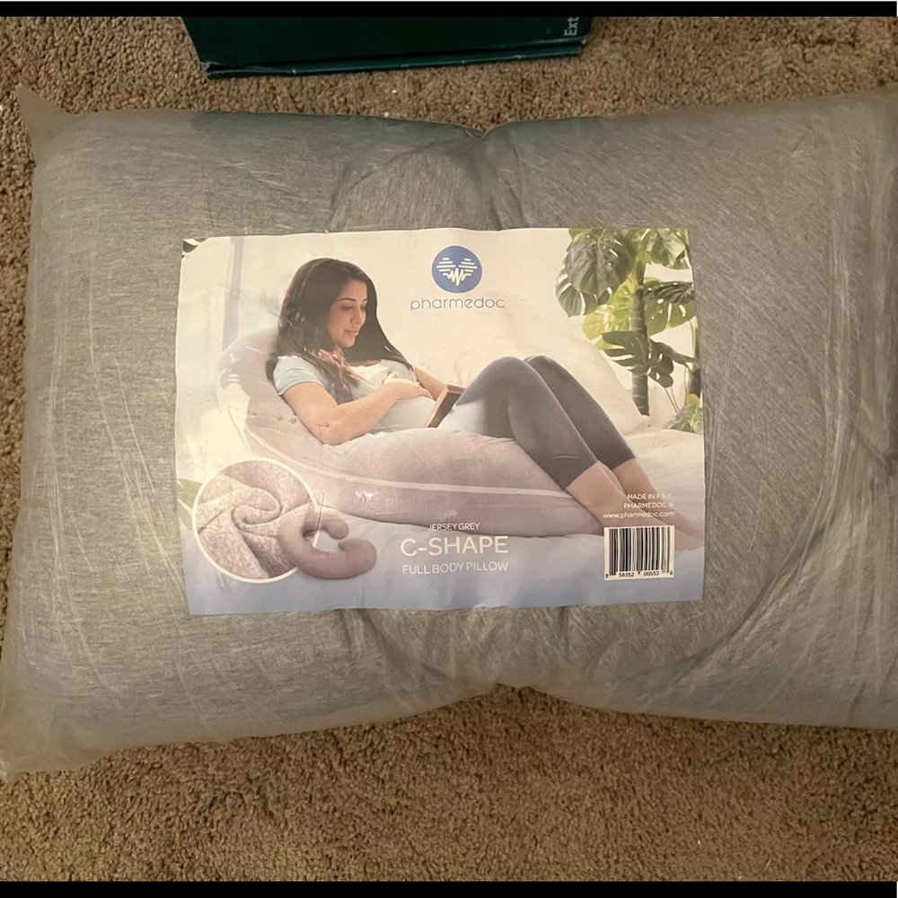 CeeCee
THE ULTIMATE PREGNANCY PILLOW